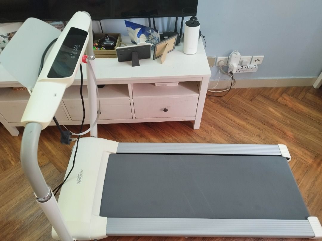 Johnson Fitness Tempo Treadmill Sports Equipment Exercise