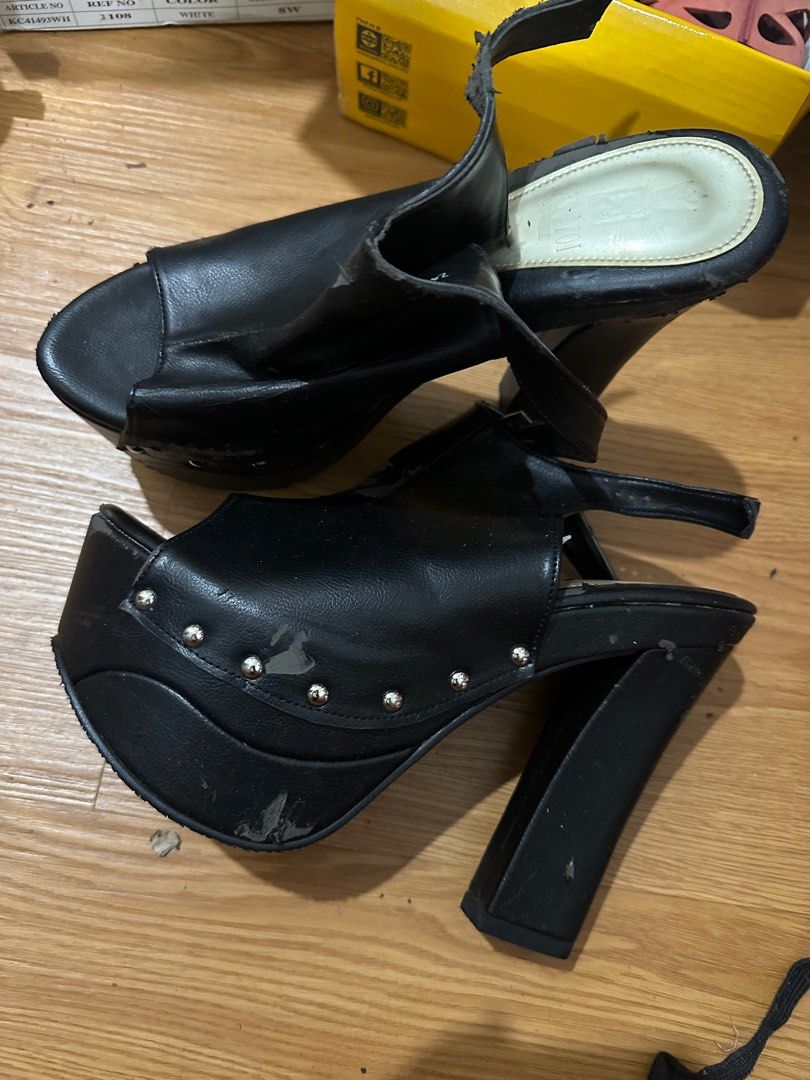 Kinky high heels deals