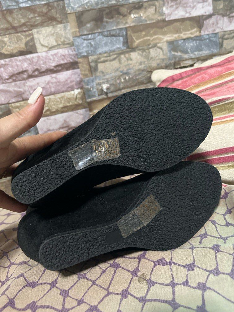 London Rag Ankle boots (Category: Boots) located in Pasig City. Submitted by jamish__2 (Listing ID 1280833217, Image 3). Description: Used once, carpeted pa ung venue so it looks totally new. .
