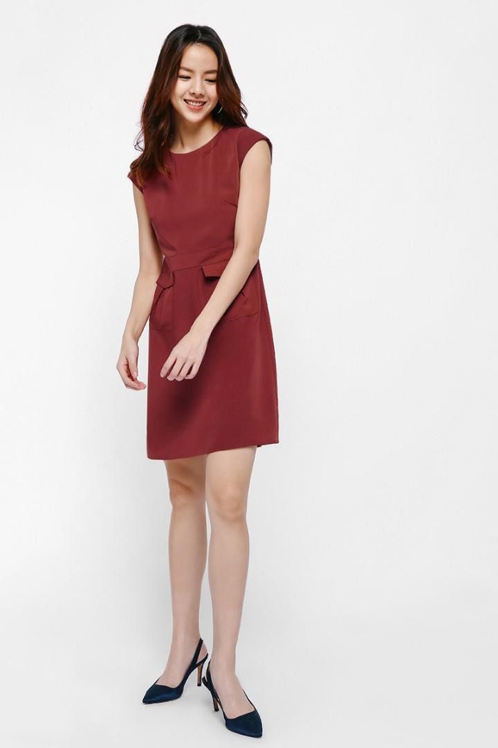Front pocket outlet shift dress