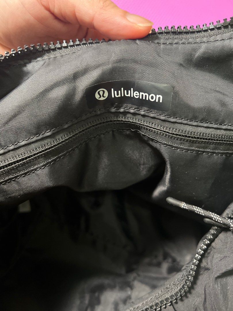 Lululemon pleated shoulder bag in black nwt, Women