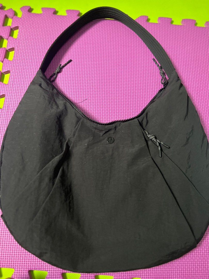 Lululemon pleated shoulder bag in black nwt, Women