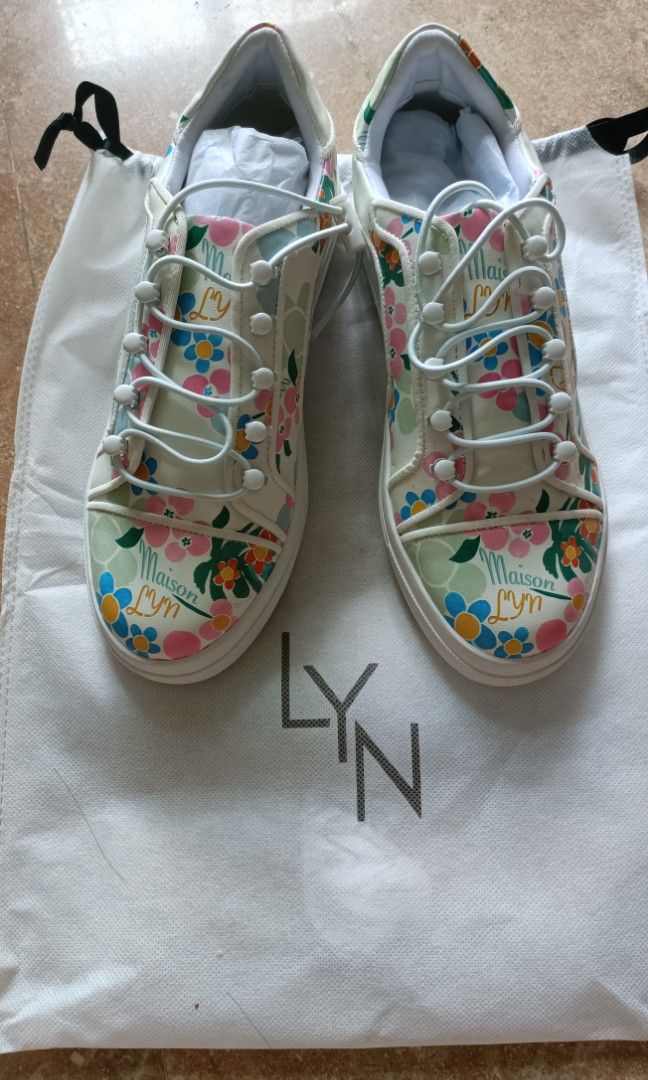 LYN Casual Style Elegant Sneakers