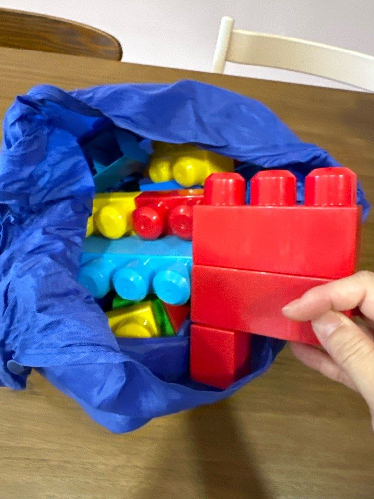 Mega bloks assorted (Category: Infant Playtime) located in Singapore. Submitted by busybeeing (Listing ID 1280847774, Image 2). Description: Probably about 50 - 100 pieces in the bag..