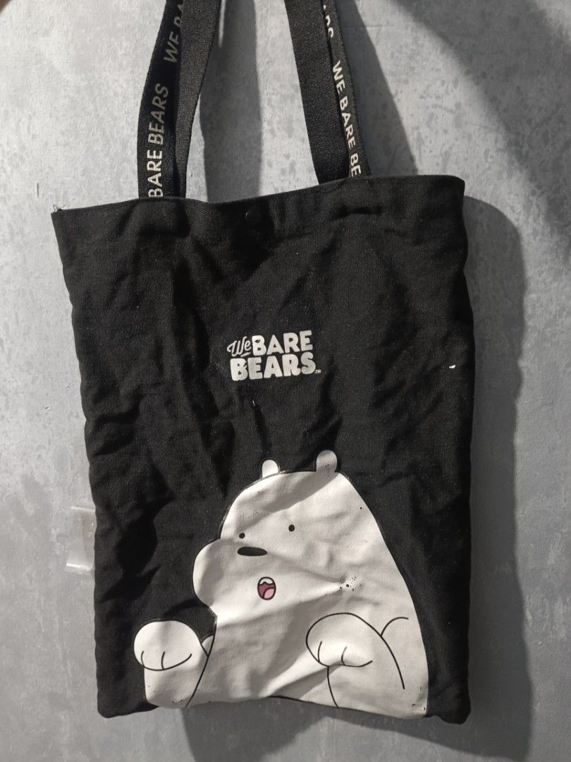 Miniso Shoulder Bag (Category: Shoulder Bags) located in Quezon City. Submitted by psychie09 (Listing ID 1280836040, Image 1). Description: Rfs: Declutter flaws sa design ( cracks sa drawing).
