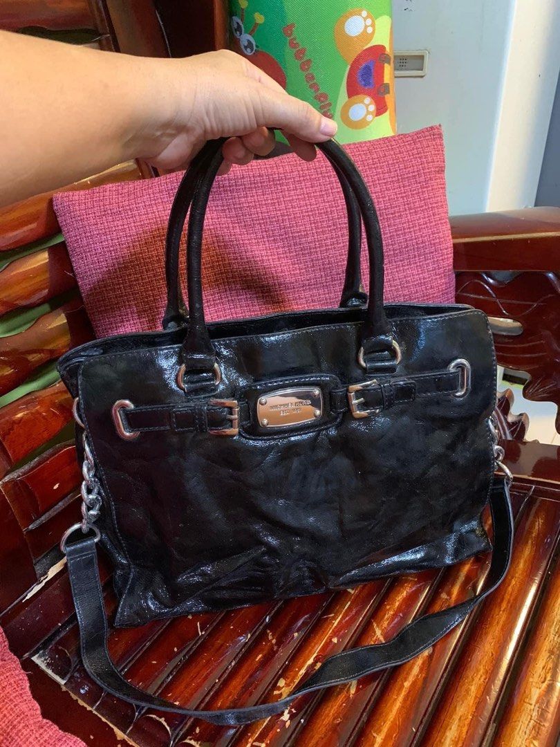 Mk preloved (Category: Luxury Bags & Wallets) located in Liloan. Submitted by jinalyns (Listing ID 1280898021, Image 1). Description: Mk two way with itikita.