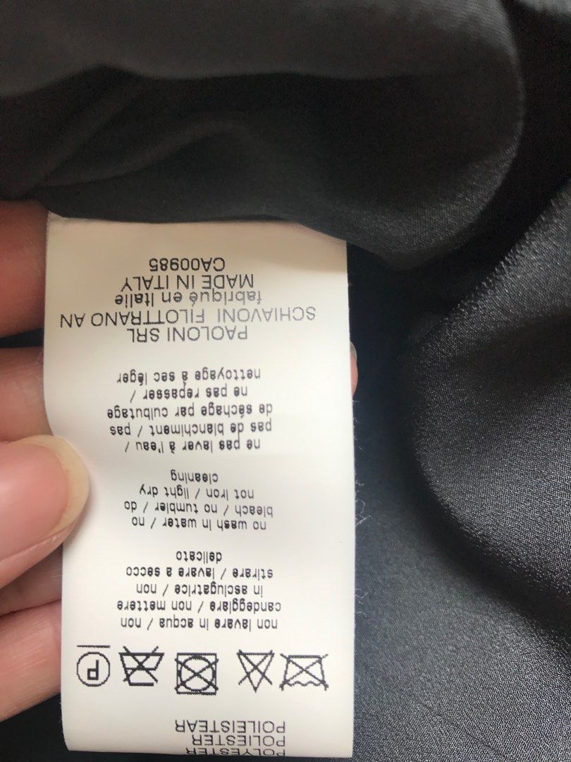 MSGM （分類：襯衫）位於 Hong Kong。 由 misslee74 提交（商品編號 1280820854，圖片 3）。簡介： 100% automatic Chest 45cm Long 55cm Size 42。