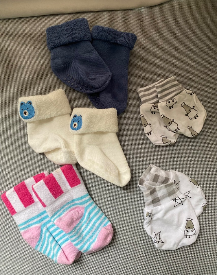 Newborn socks hotsell and mittens