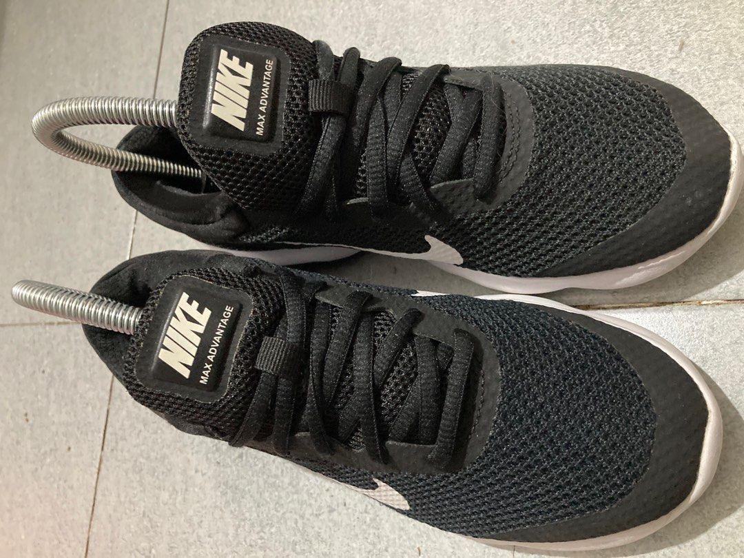Nike women's air max advantage deals shoe - black/white