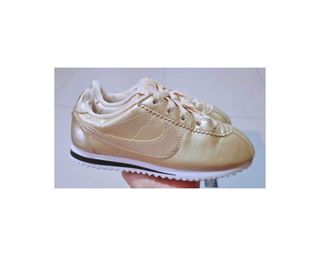 Nike cortez gold store swoosh
