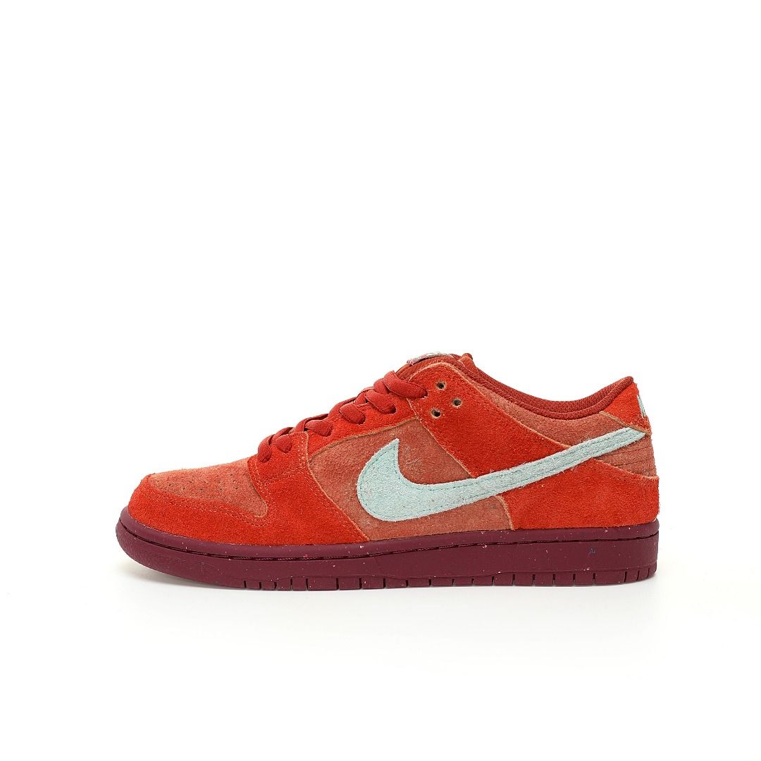 Red nike sb dunks online