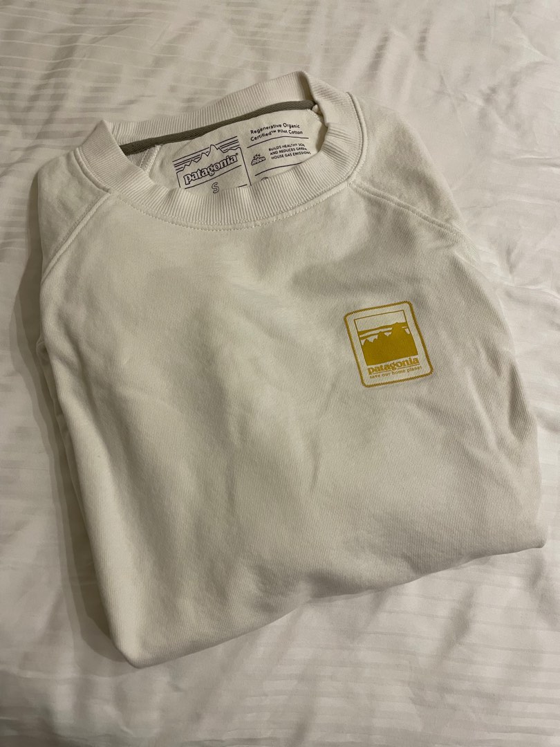 White best sale patagonia sweater