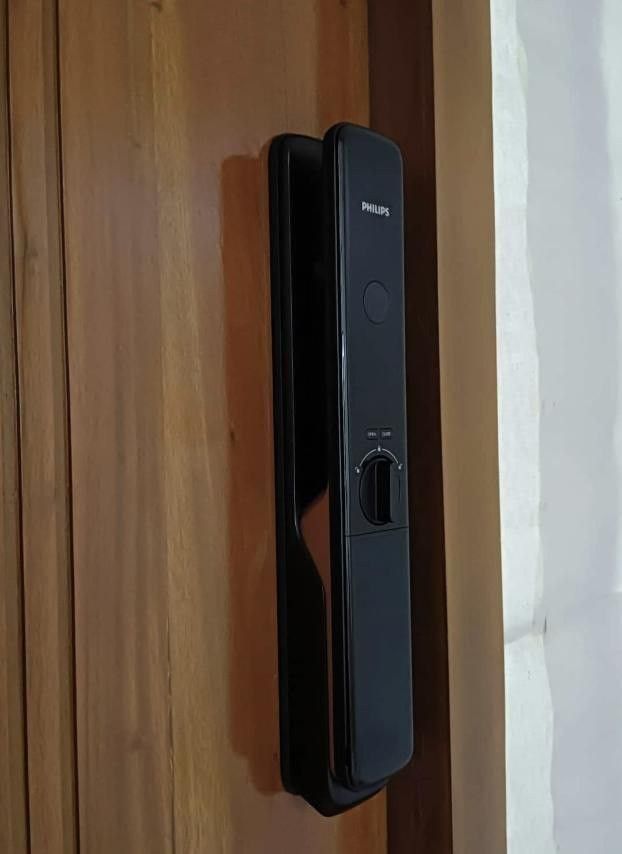 Philips Easy App Smart Lock (Category: Locks, Doors & Gates) located in Manila. Submitted by louisejsnts (Listing ID 1280899717, Image 3). Description: never used & brand news rfs: not allowed by our condo unit bought for 42k++.