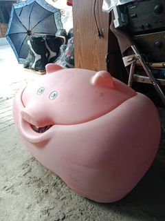 Piggy toy storage
