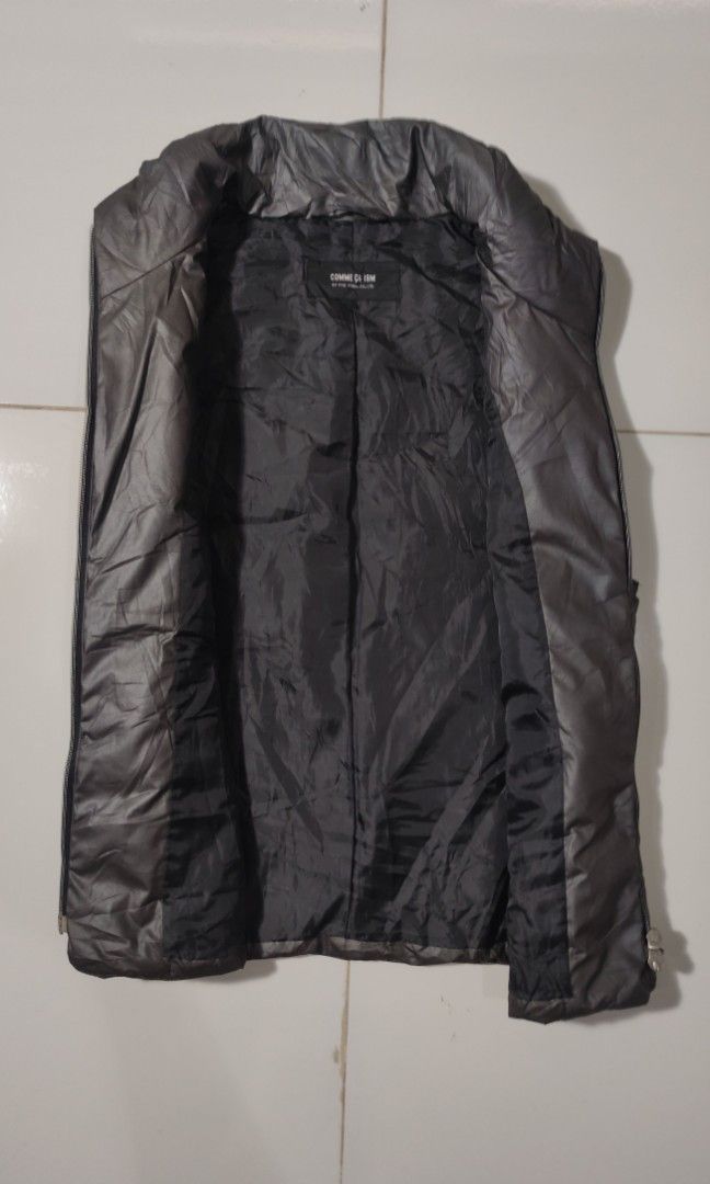Quality Unisex Vest (Category: Coats, Jackets and Outerwear) located in Malilipot. Submitted by driprelic (Listing ID 1280901663, Image 3). Description: Dimensions: 17x22 (Needs wash) This item is selected ukay Limit your expectations Measurements might be slightly off Deliver via J&t || +shipping fee FEEL FREE TO MESSAGE ME FOR QUESTIONS.