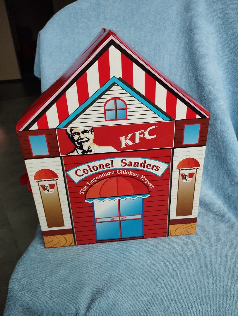 Rare KFC Colonel Sanders Around The World Complete Set & Display Case
