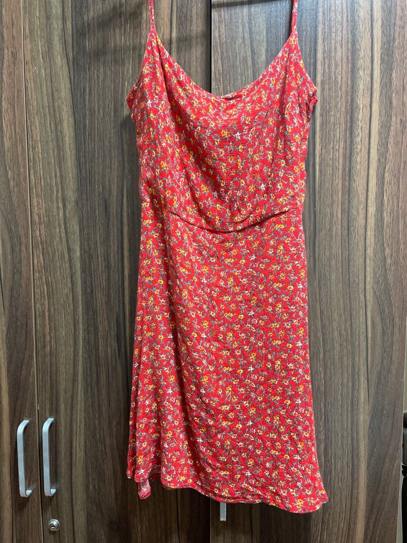 Retandro Red Dress - Small (Category: Dresses) located in Mabalacat. Submitted by prelovedbydne (Listing ID 1280842928, Image 1). Description: Issue : Loose Thread.