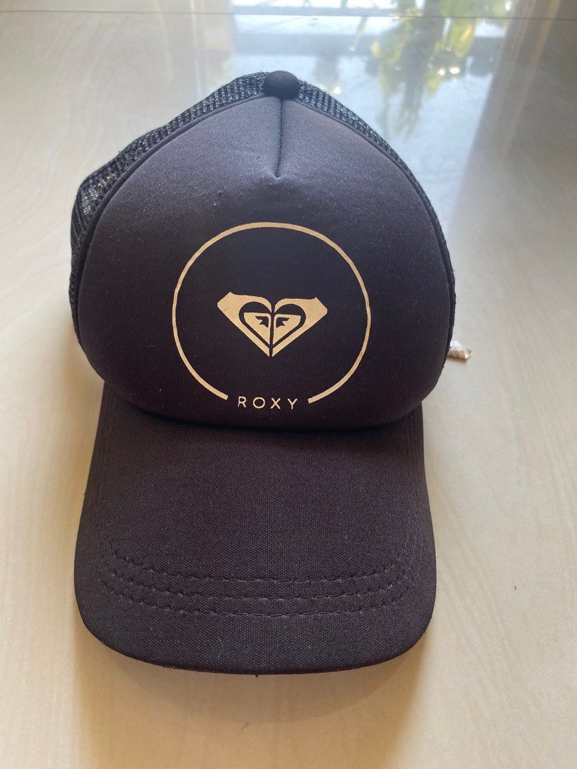 ROXY tracker cap (Category: Caps & Hats) located in San Juan, La Union. Submitted by prickleberry.ph (Listing ID 1280827834, Image 1). Description: almost brandnew ilang beses lg na gamit. sobrang ganda pa neto condition:10/10 color rate: 10/10.