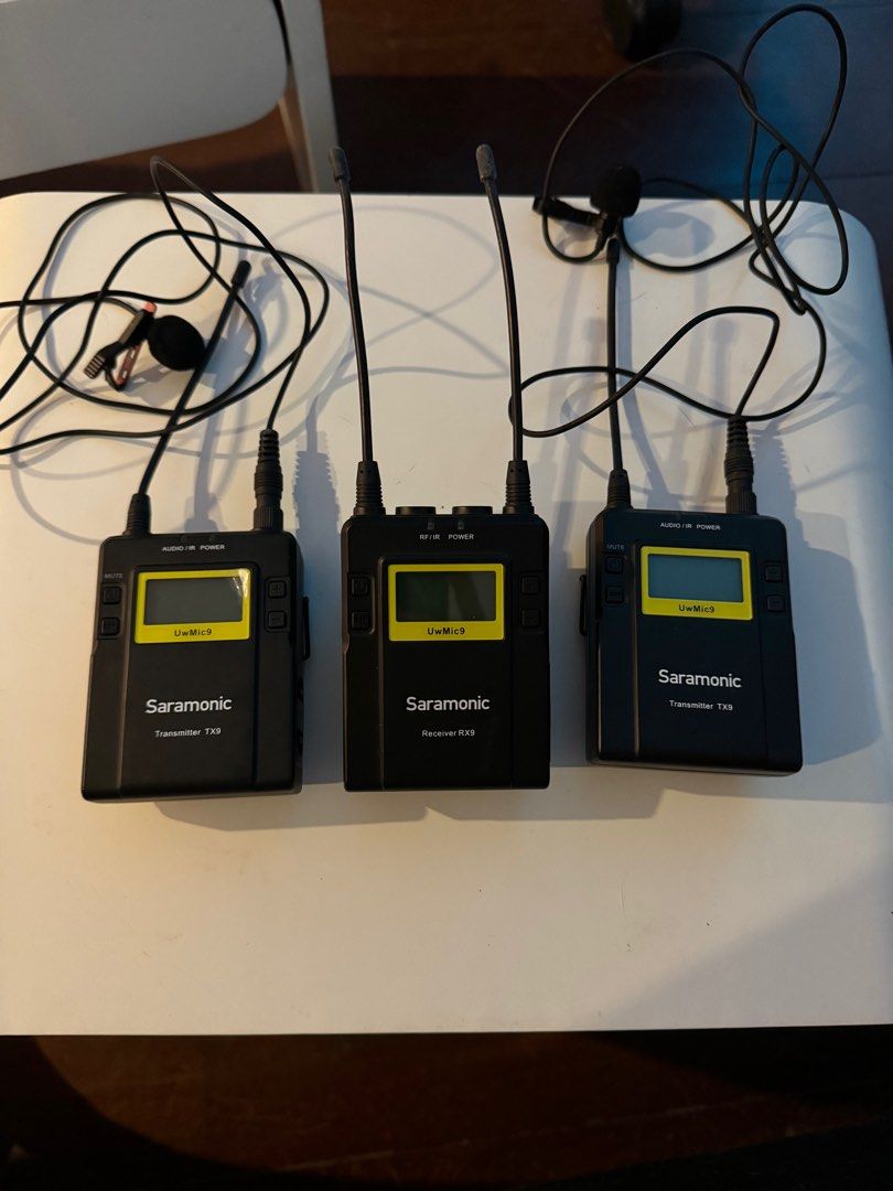 Saramonic UwMic9 UHF Lapel Microphone System (Category: Microphones) located in Paranaque City. Submitted by bbylolo (Listing ID 1280885861, Image 2). Description: UHF wireless microphone operateS at high frequencies between 450 Mhz and 952 Mhz. They have more stable connection compared to VHF microphones. Interference due to electrical equipment, digital devices, computers and other electronic equipment is generally lower at UHF frequencies. - W