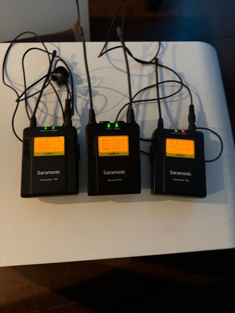 Saramonic UwMic9 UHF Lapel Microphone System (Category: Microphones) located in Paranaque City. Submitted by bbylolo (Listing ID 1280885861, Image 1). Description: UHF wireless microphone operateS at high frequencies between 450 Mhz and 952 Mhz. They have more stable connection compared to VHF microphones. Interference due to electrical equipment, digital devices, computers and other electronic equipment is generally lower at UHF frequencies. - W