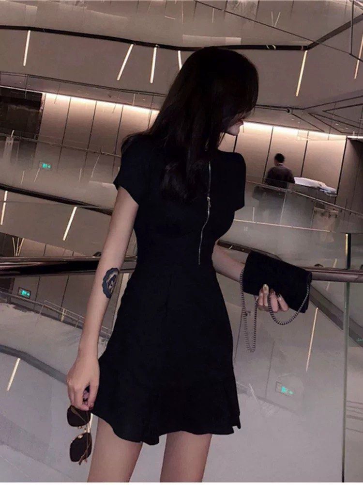 Simple black dress ruffled zip short sleeve fishtail party dress