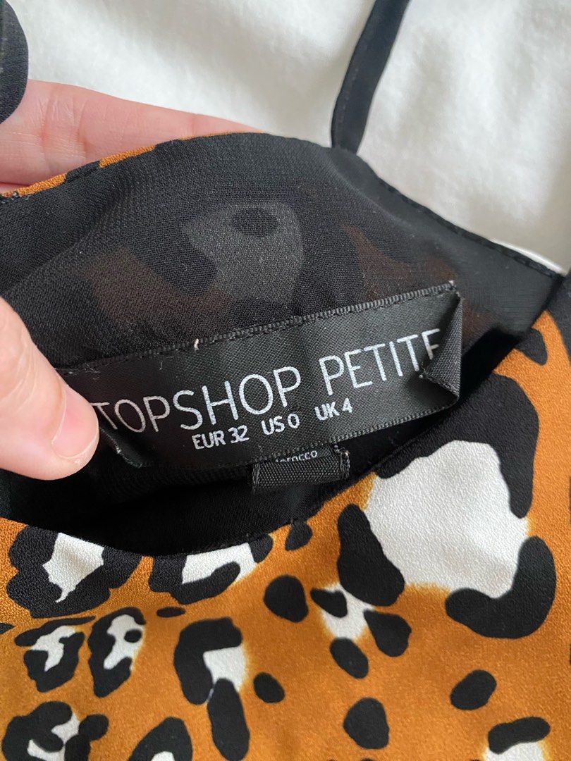 Topshop Leopard Print Racer Back XXS (Category: Sleeveless) located in Makati City. Submitted by style.cents (Listing ID 1280787525, Image 3). Description: Topshop Leopard Print Racer Back Size: Petite, XXS In good condition .