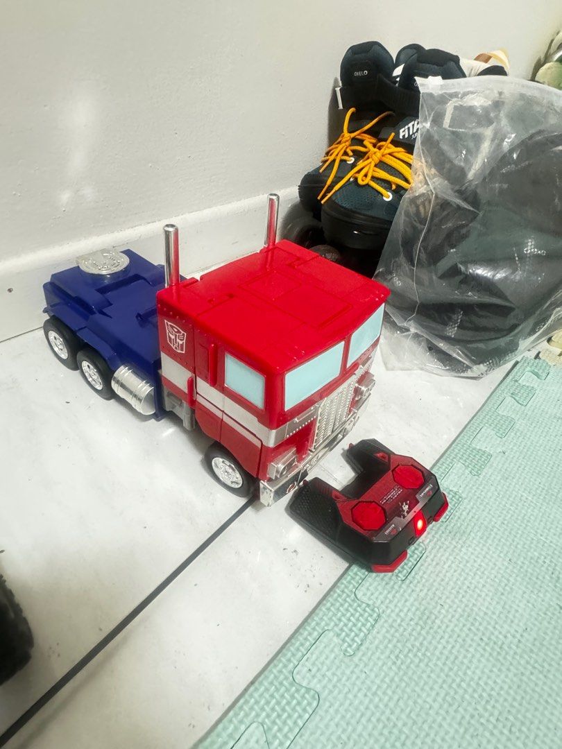 Transformers (Category: Toy Figures) located in Singapore. Submitted by phoebewrh (Listing ID 1280978629, Image 2). Description: .