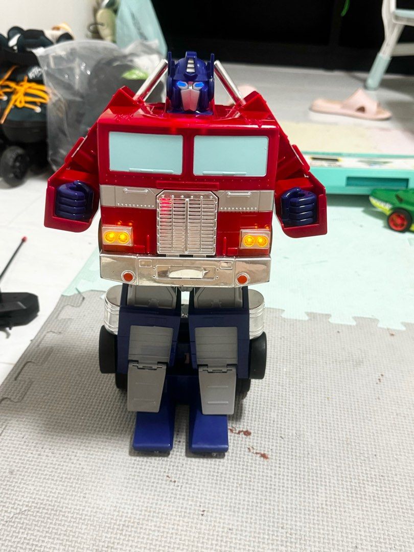 Transformers (Category: Toy Figures) located in Singapore. Submitted by phoebewrh (Listing ID 1280978629, Image 1). Description: .