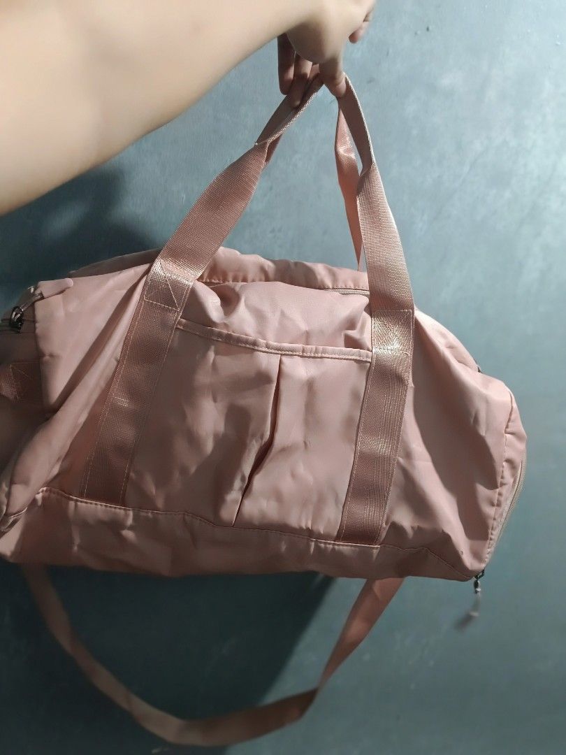 Traveling Bag (Category: Cross-body Bags) located in Quezon City. Submitted by psychie09 (Listing ID 1280836684, Image 1). Description: Rfs: Declutter may maliit lang na mantsa (see last pic) dimensions: 20x8x10 inch LxWxH.