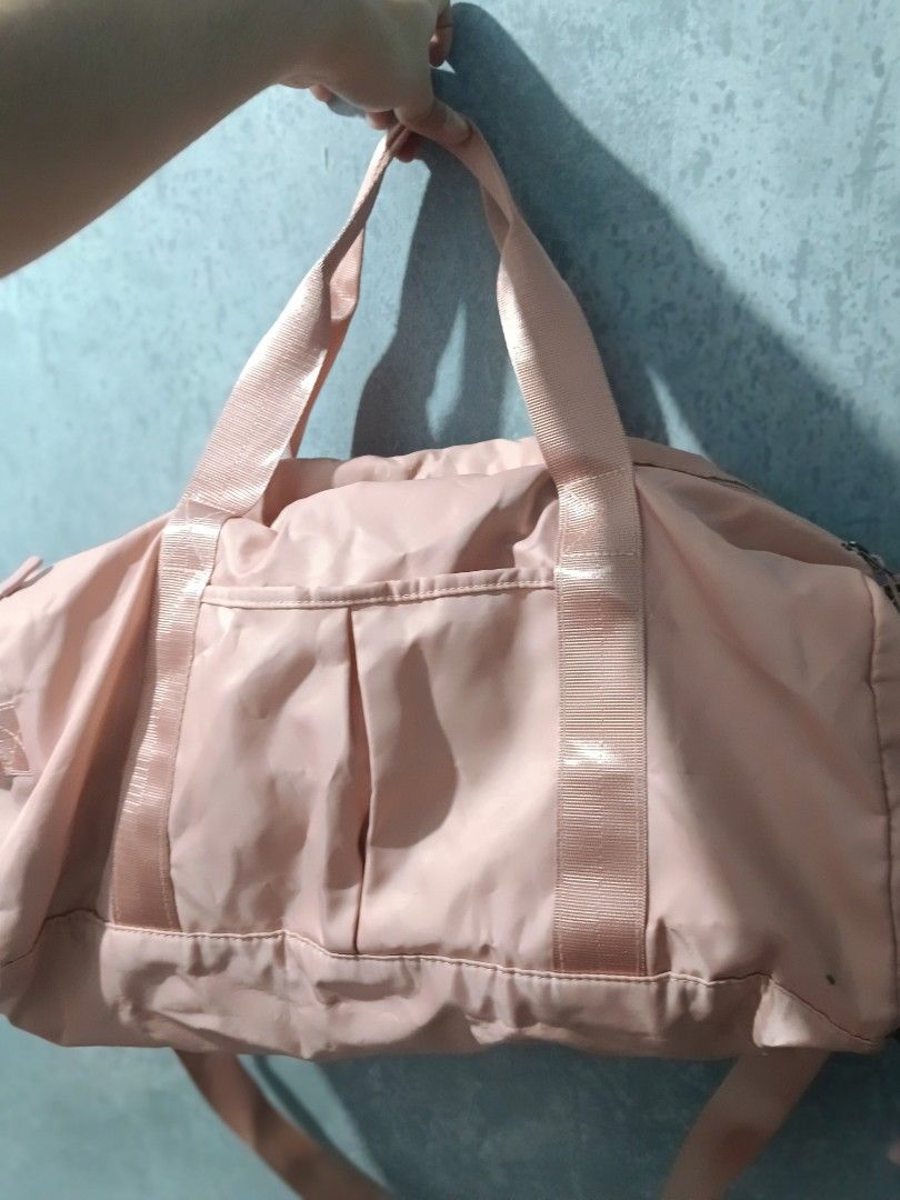 Traveling Bag (Category: Cross-body Bags) located in Quezon City. Submitted by psychie09 (Listing ID 1280836684, Image 3). Description: Rfs: Declutter may maliit lang na mantsa (see last pic) dimensions: 20x8x10 inch LxWxH.