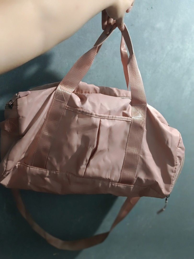 Traveling Bag (Category: Cross-body Bags) located in Quezon City. Submitted by psychie09 (Listing ID 1280836684, Image 2). Description: Rfs: Declutter may maliit lang na mantsa (see last pic) dimensions: 20x8x10 inch LxWxH.