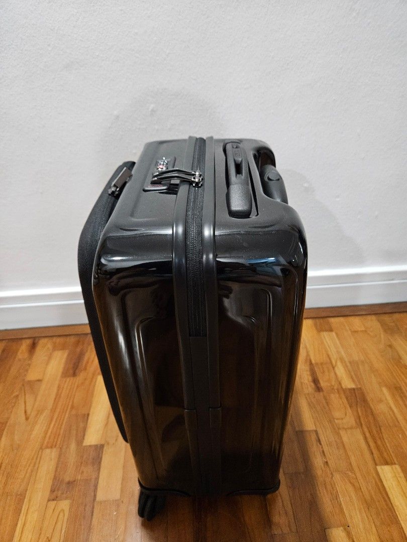 Tumi carry on online with laptop compartment