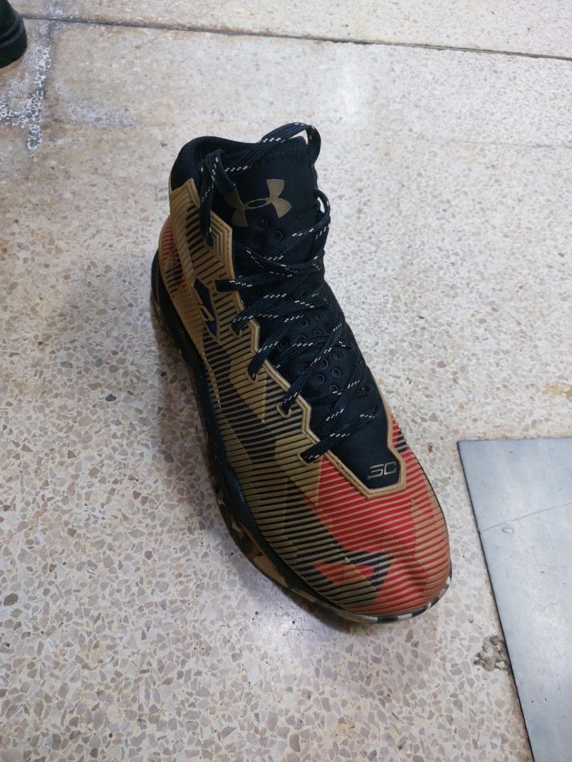 Curry 2.5 black top gold