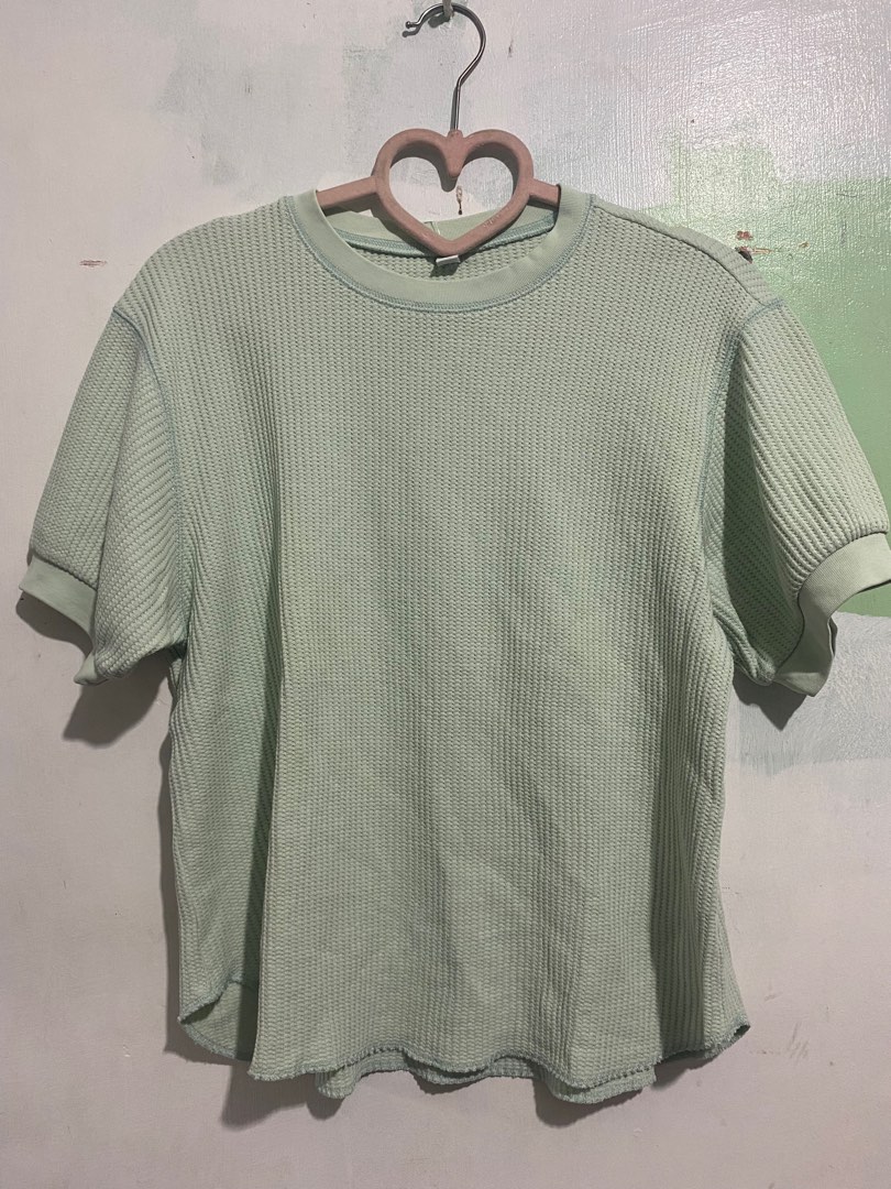 Uniqlo knitted top, Women's Fashion, Tops, Others Tops on Carousell