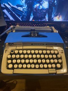 Vintage Smith-Corona SCM Galaxie Deluxe Manual Typewriter - Blue