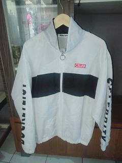 (Kategori: ) berada di . Dikirim oleh _former_second_ (ID iklan 1280897136, Gambar 1). Deskripsi: .