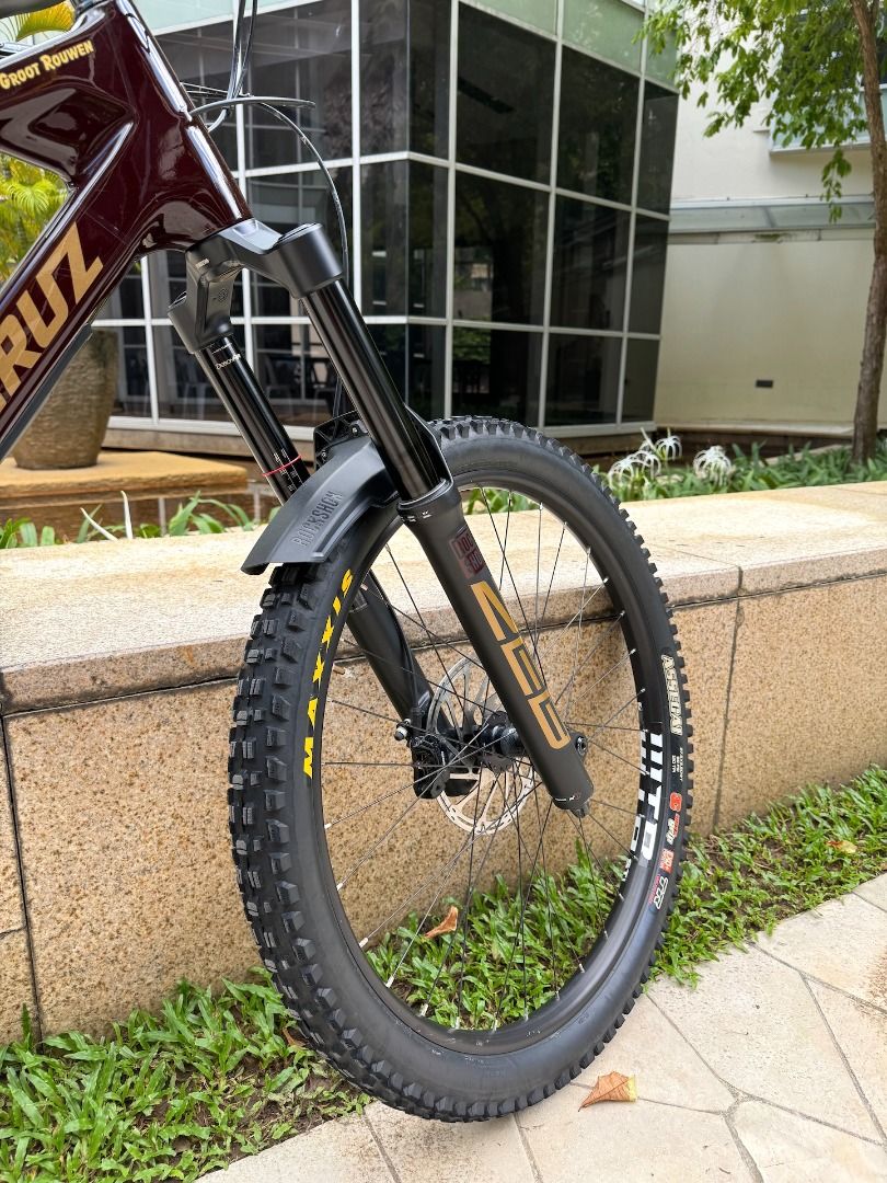 2021 Santa Cruz Nomad R Carbon Mountain Bike in XL Sports