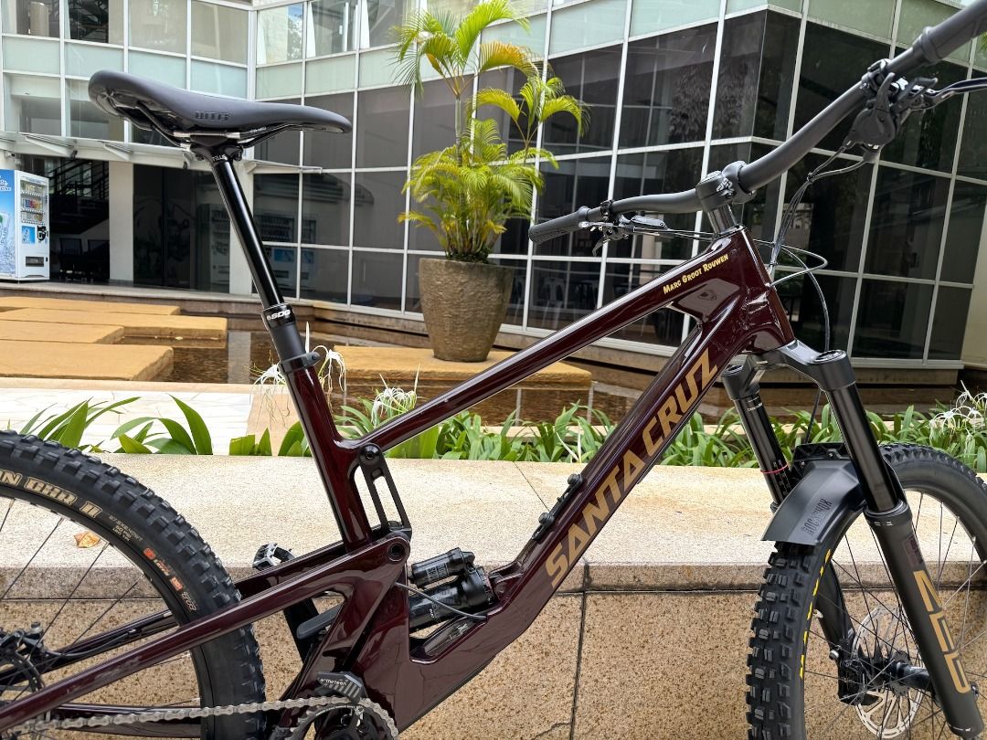 Santa cruz hotsell nomad carbon r
