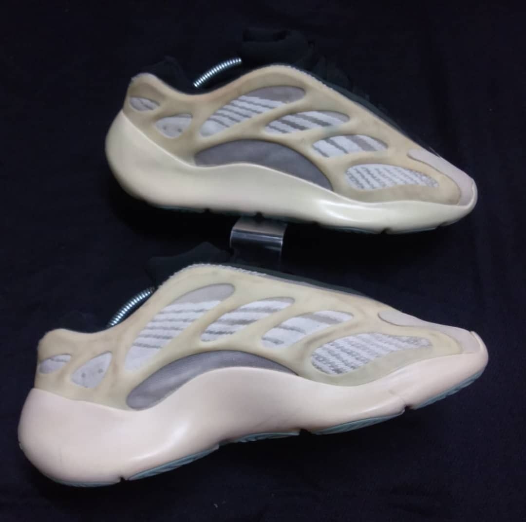 Yeezy 700 y3 online