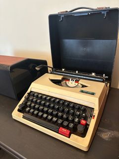 Antique Typewriter Sander470097066197657600