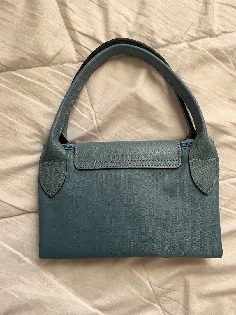 Authentic Longchamp Le Pliage Club Bag - Short Handle Large (Category: Shoulder Bags) located in Quezon City. Submitted by cbldeclutters (Listing ID 1281142259, Image 2). Description: Never been used Authentic - got as a gift last christmas Complete with dust bag.
