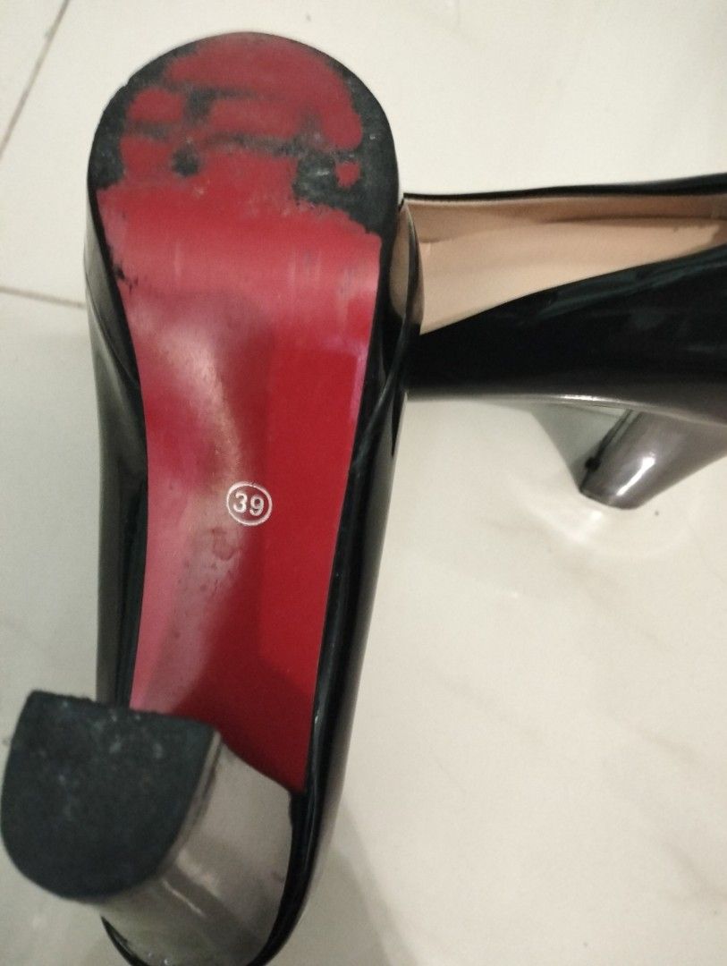 Black heels red underneath deals