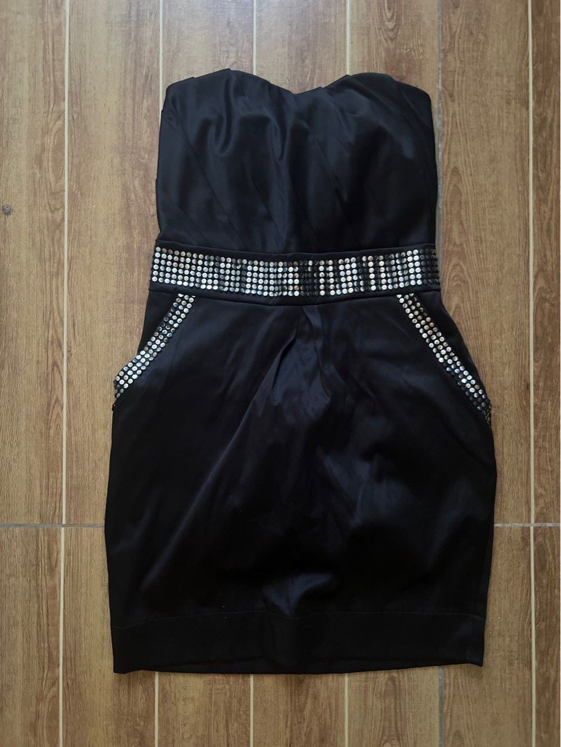 Black tube dress (Category: Dresses) located in Quezon City. Submitted by denclothes (Listing ID 1281126242, Image 1). Description: Used during my college graduation Nice outfit for night outs .