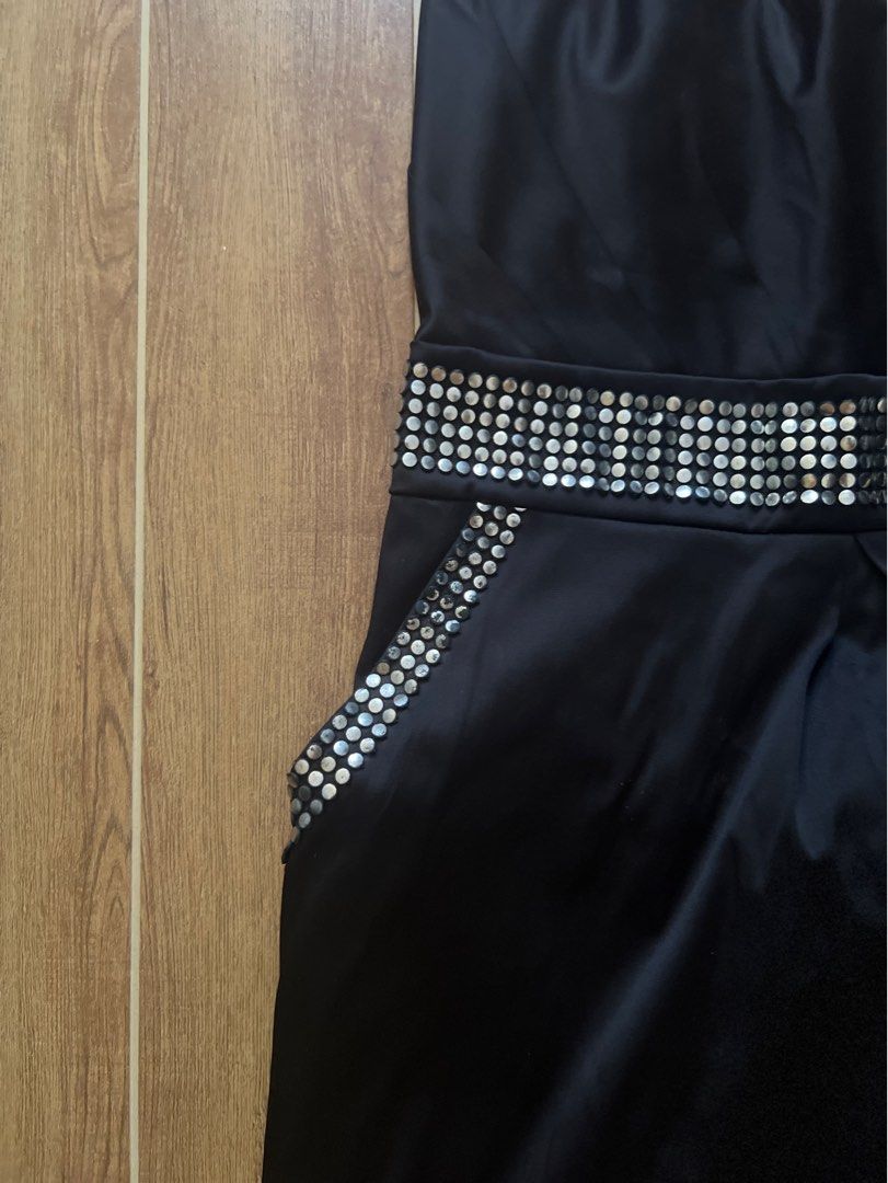 Black tube dress (Category: Dresses) located in Quezon City. Submitted by denclothes (Listing ID 1281126242, Image 3). Description: Used during my college graduation Nice outfit for night outs .