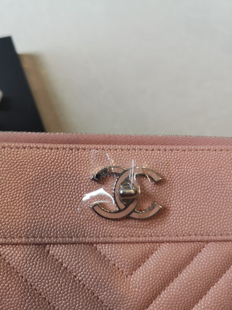 BNIB Chanel Pink Chevron Clutch Bag with Zip Luxury Bags