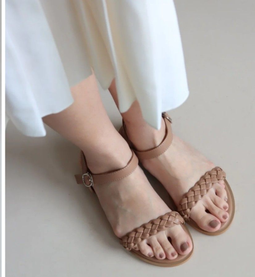BNIB Zoey Braided Sandals chocolate Women s Fashion Footwear