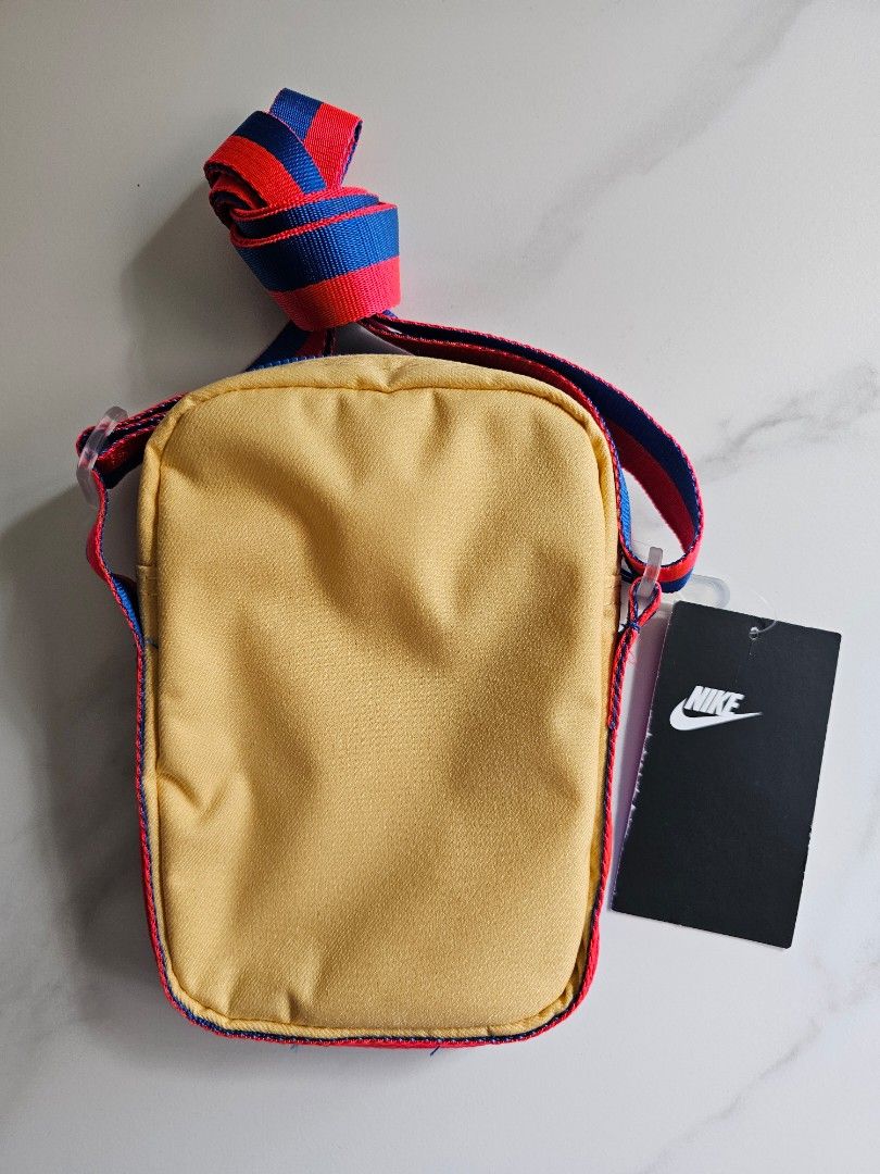 Lebron nike heritage x atmos discount basketball crossbody bag