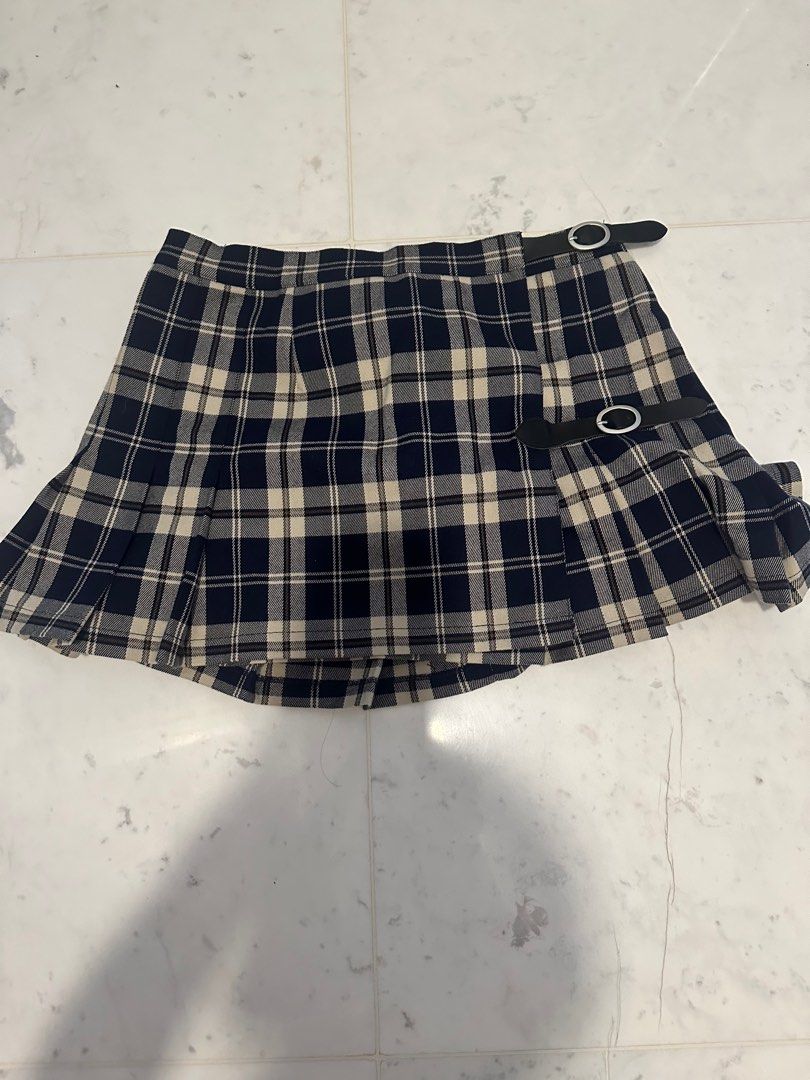 Brandy melville hotsell grey plaid skirt