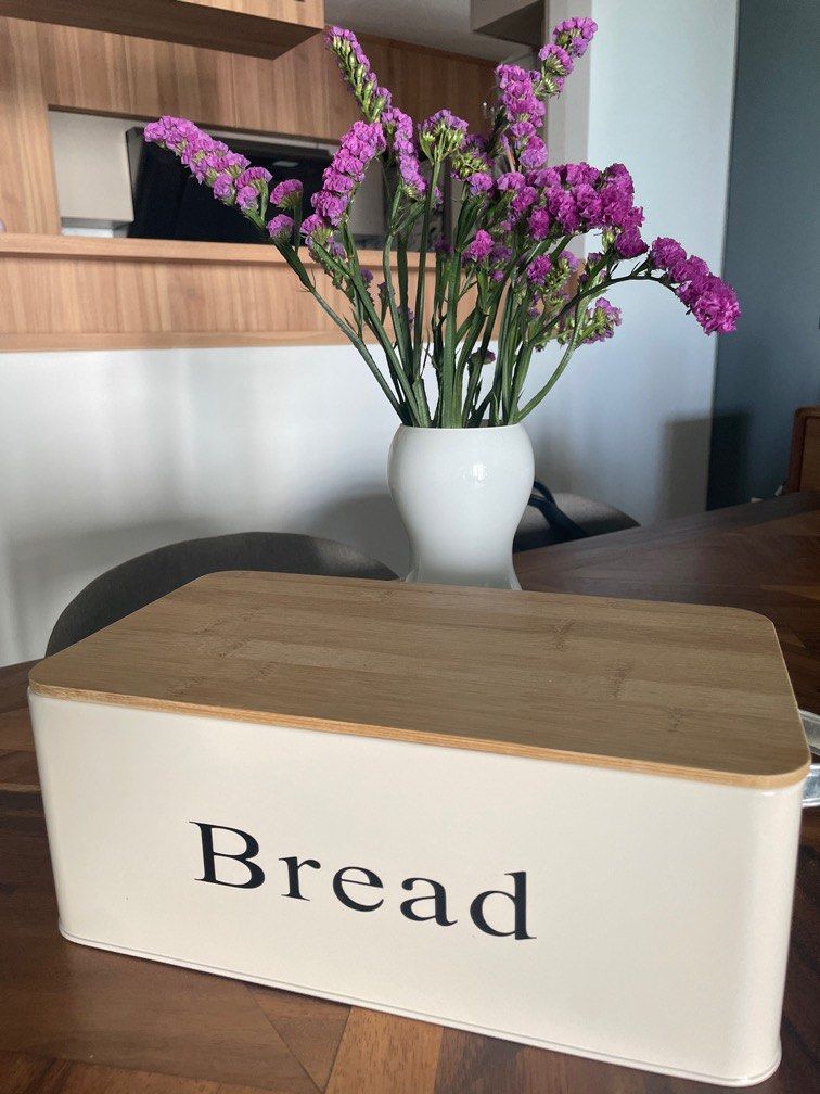 Bread tin (Category: Storage Boxes & Baskets) located in Singapore. Submitted by peacebypeace (Listing ID 1281023912, Image 1). Description: Depth 13 cm Height 12 cm Length 33cm Brand new. Spacious storage .