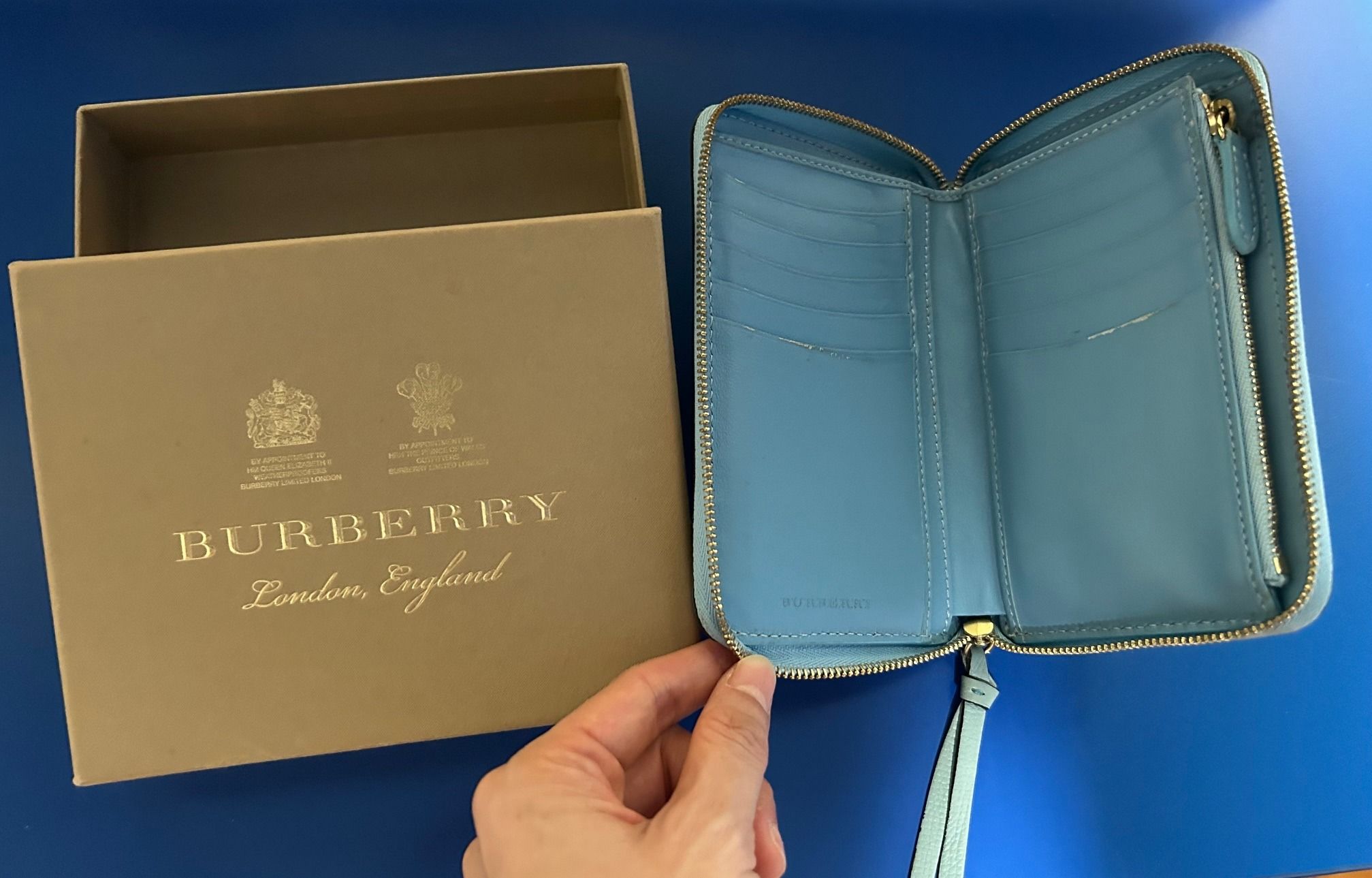 Burberry zip on sale around wallet mens
